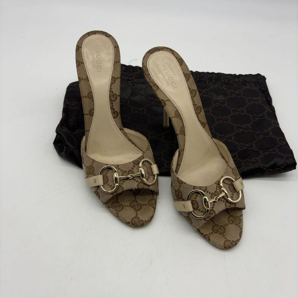 Gucci Peep Toe Pumps in Brown